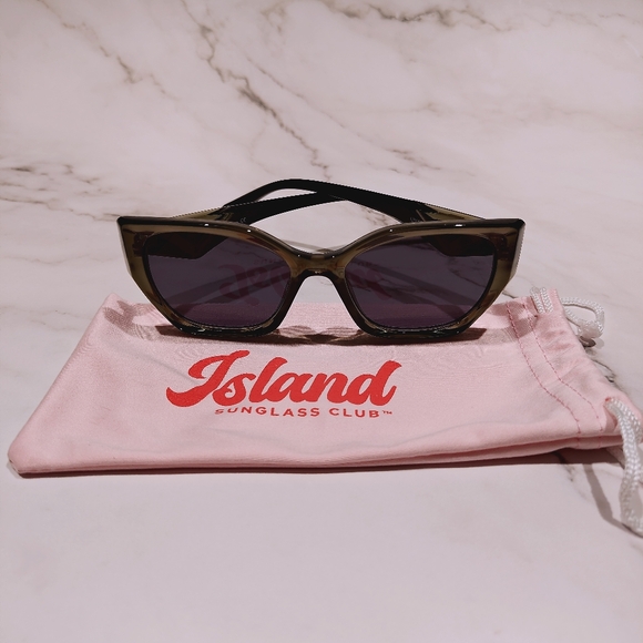 Stylish Black Sunglasses, Brand New - Picture 2 of 6